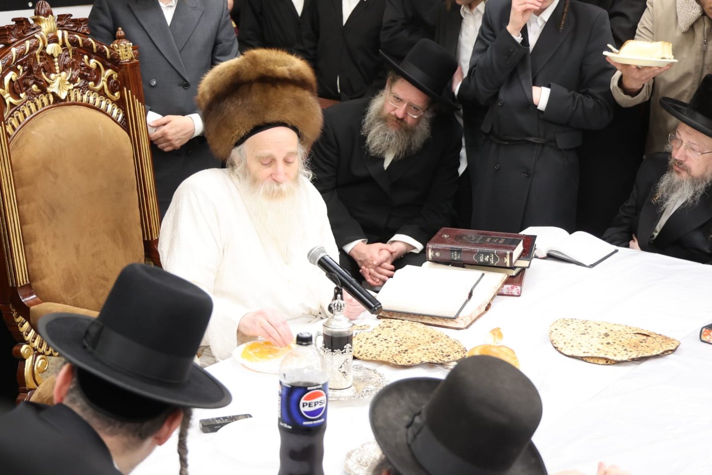 הגה"צ רבי יצחק מאיר מורגנשטרן בטיש לרגל פסח שני