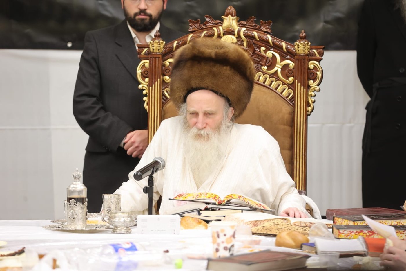 הגה"צ רבי יצחק מאיר מורגנשטרן בטיש לרגל פסח שני