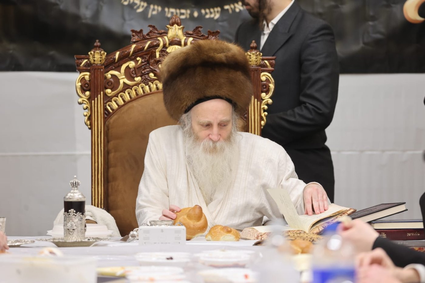 הגה"צ רבי יצחק מאיר מורגנשטרן בטיש לרגל פסח שני