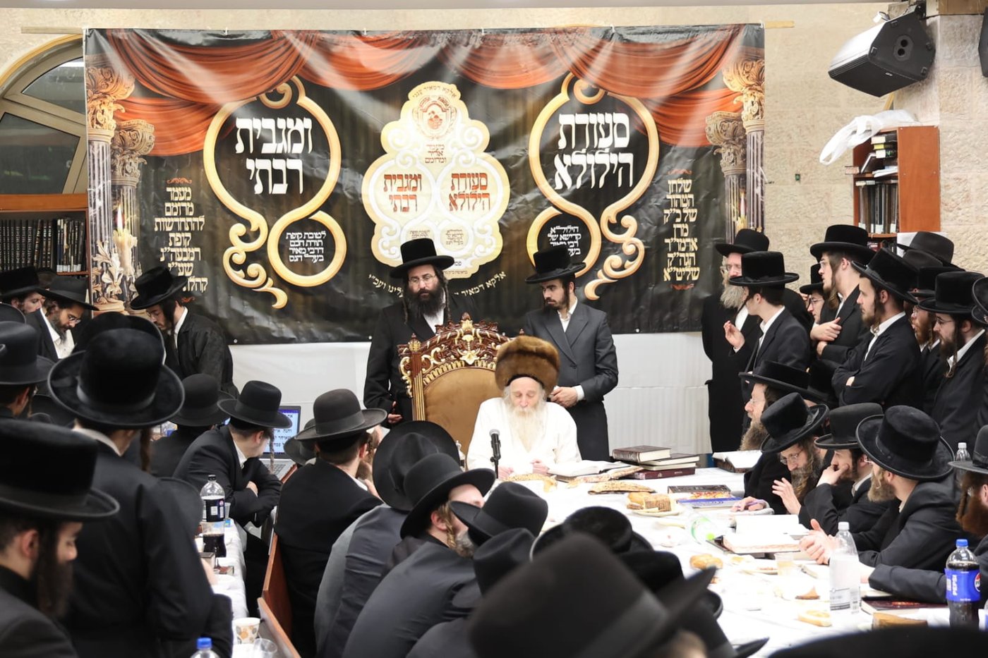 הגה"צ רבי יצחק מאיר מורגנשטרן בטיש לרגל פסח שני