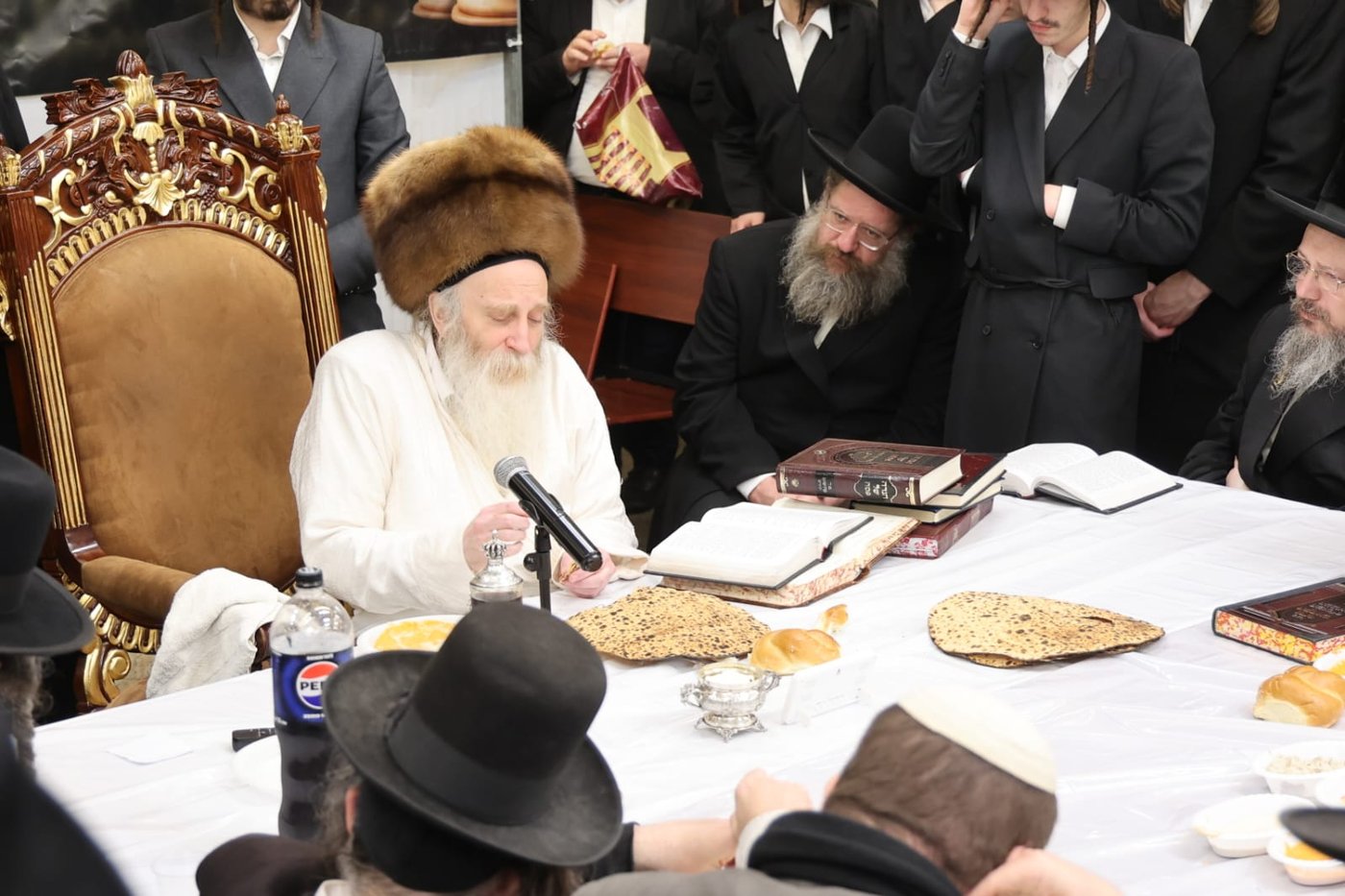 הגה"צ רבי יצחק מאיר מורגנשטרן בטיש לרגל פסח שני