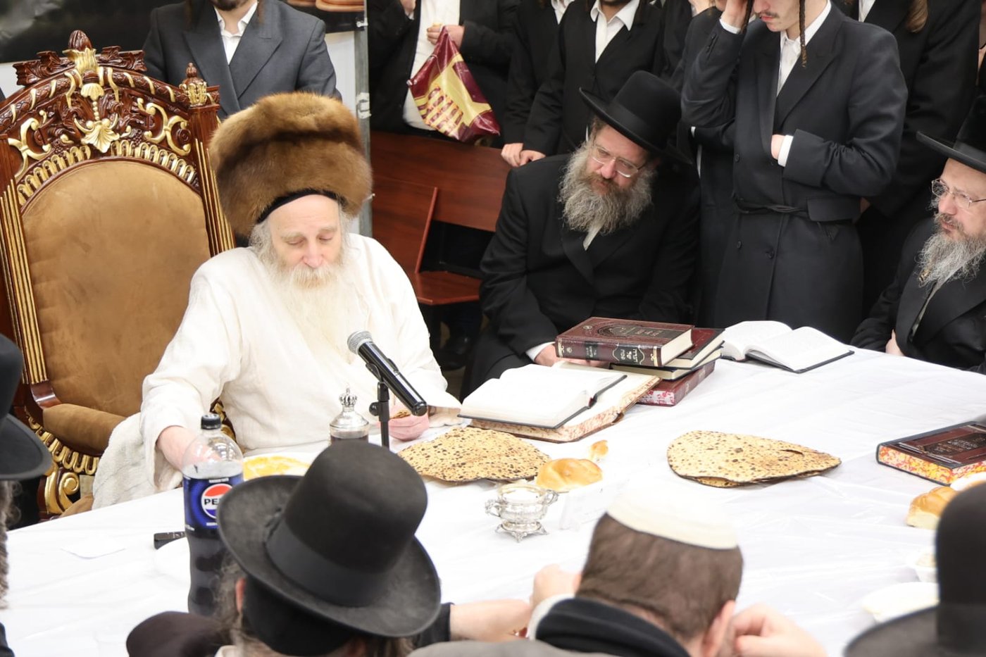 הגה"צ רבי יצחק מאיר מורגנשטרן בטיש לרגל פסח שני