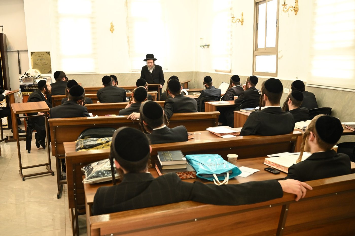 הגה"צ גאב"ד זוועהיל בשיחה לאברכי בויאן בביתר