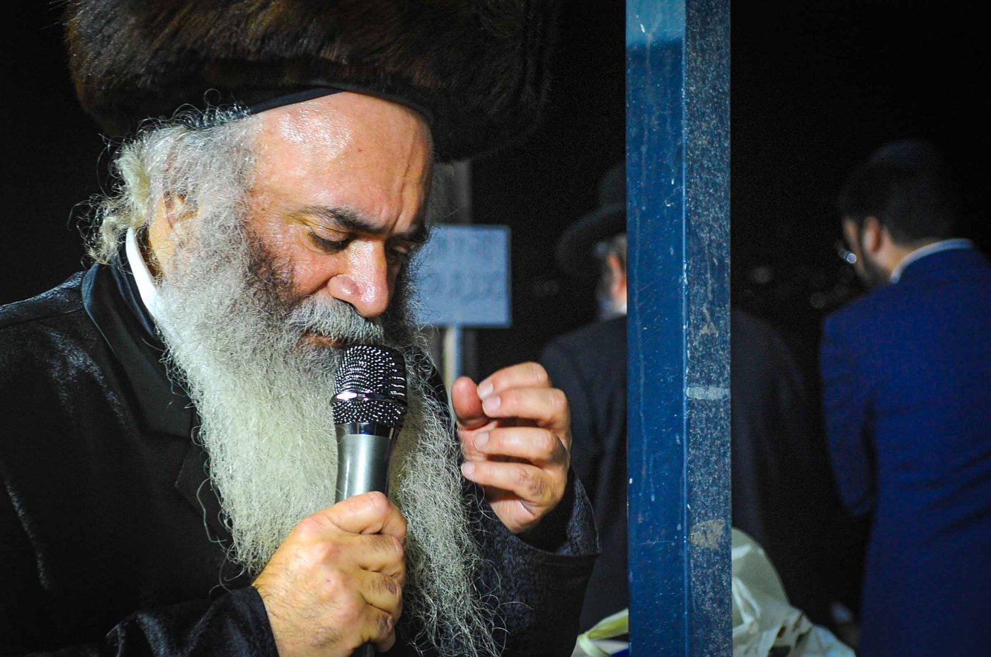 משפחת אלחדד בעליה לקבר בניהם במירון
