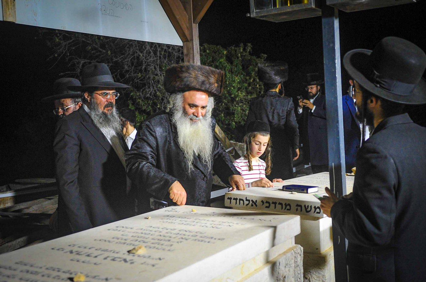 משפחת אלחדד בעליה לקבר בניהם במירון