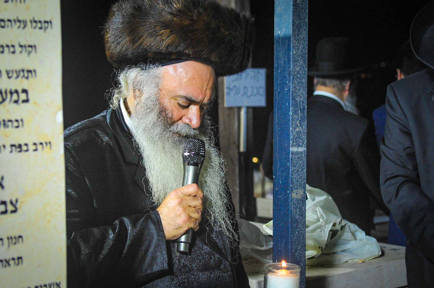 משפחת אלחדד בעליה לקבר בניהם במירון