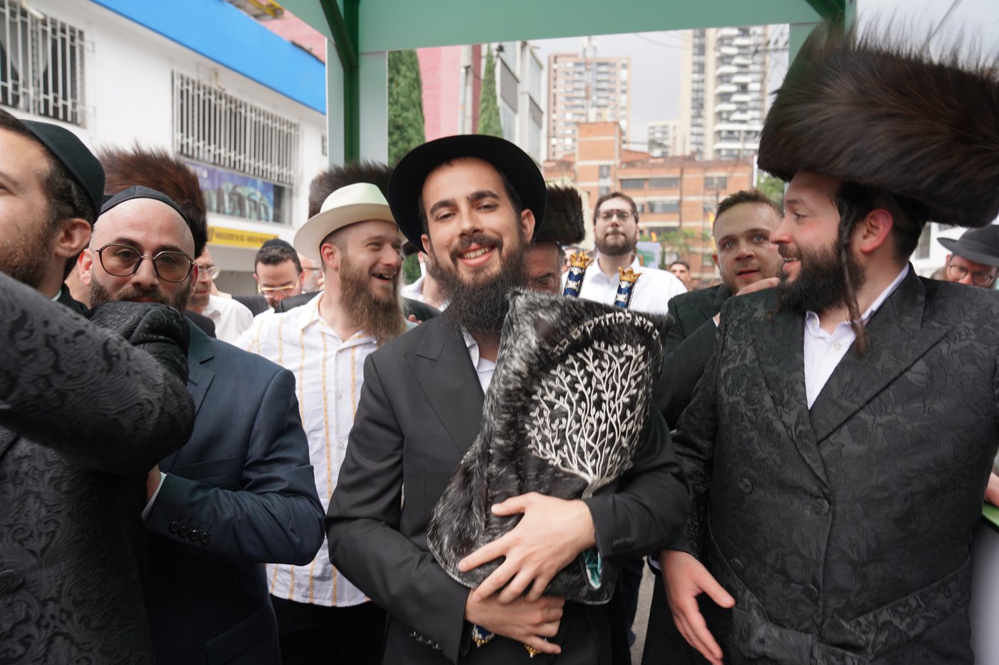 הכנסת ספר תורה לבית חב"ד מדג'ין - קולומביה