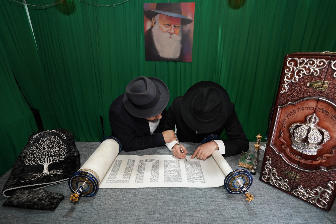 הכנסת ספר תורה לבית חב"ד מדג'ין - קולומביה