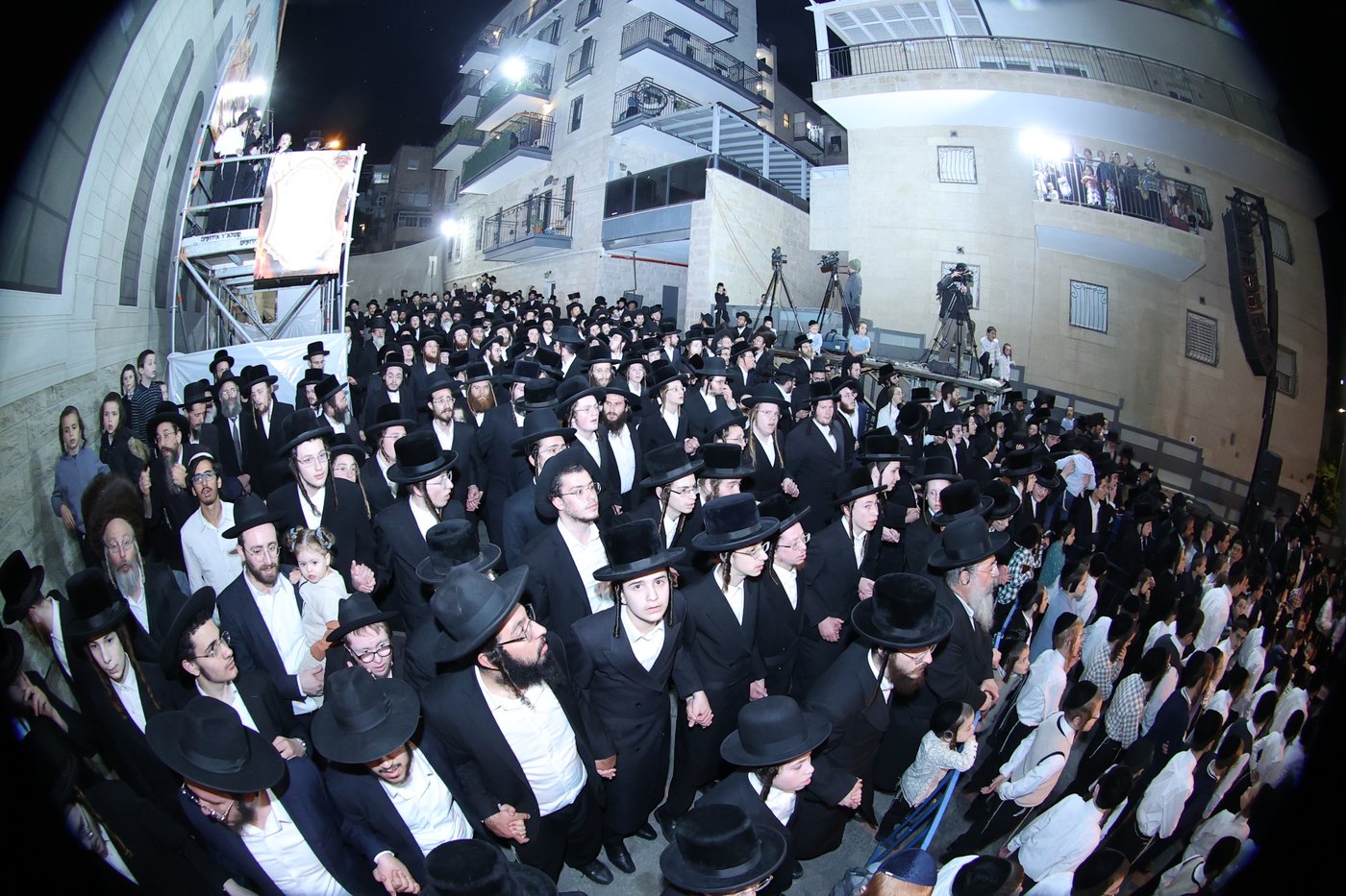 ל"ג בעומר בחצה"ק נדבורנה ירושלים