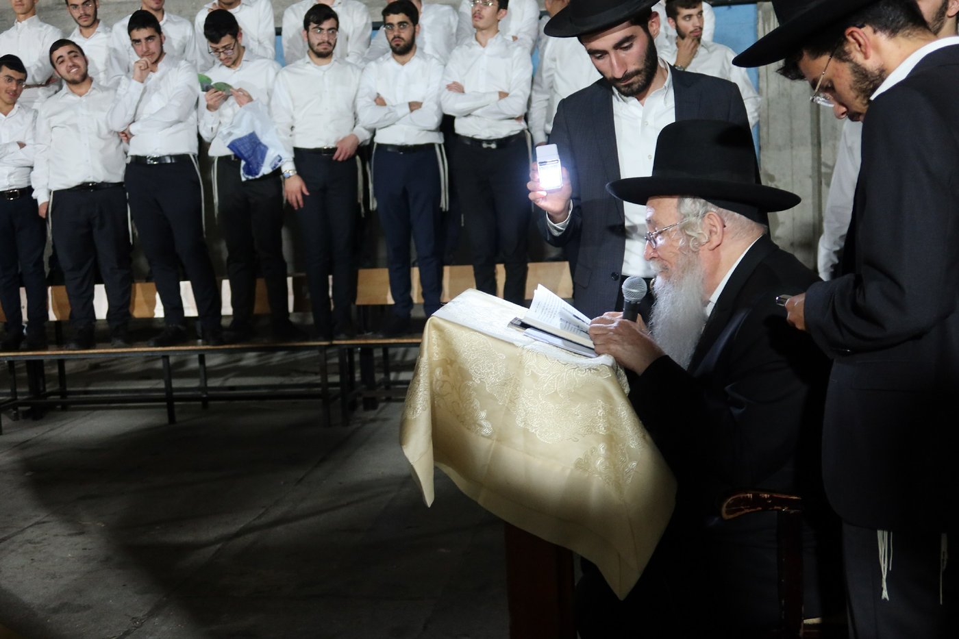 הגאון רבי משה דוד לפקוביץ בהדלקה לכבוד רשב"י