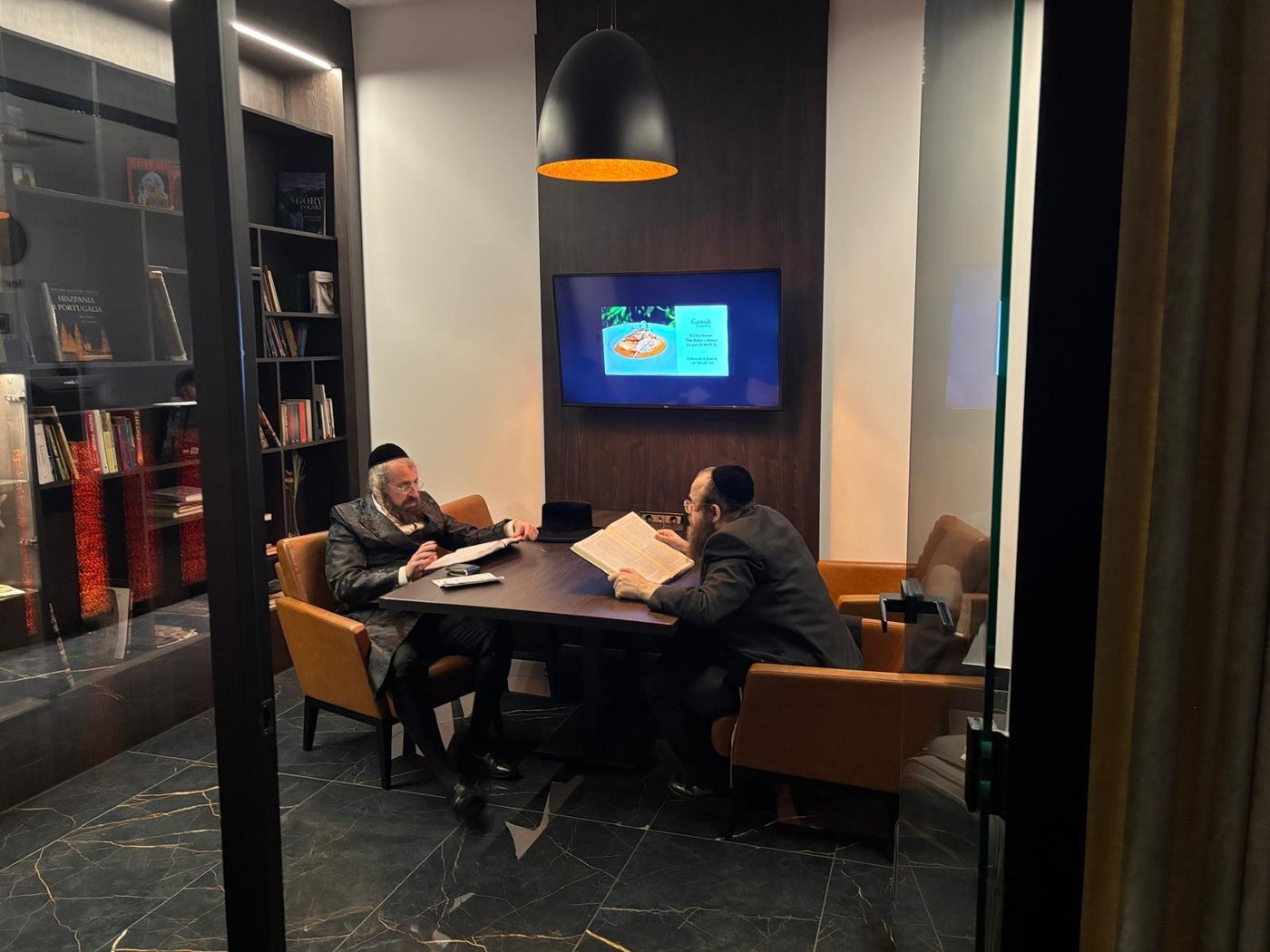 הרה״צ רבי יוסף בנימין ווייס במסע הקודש לאירופה