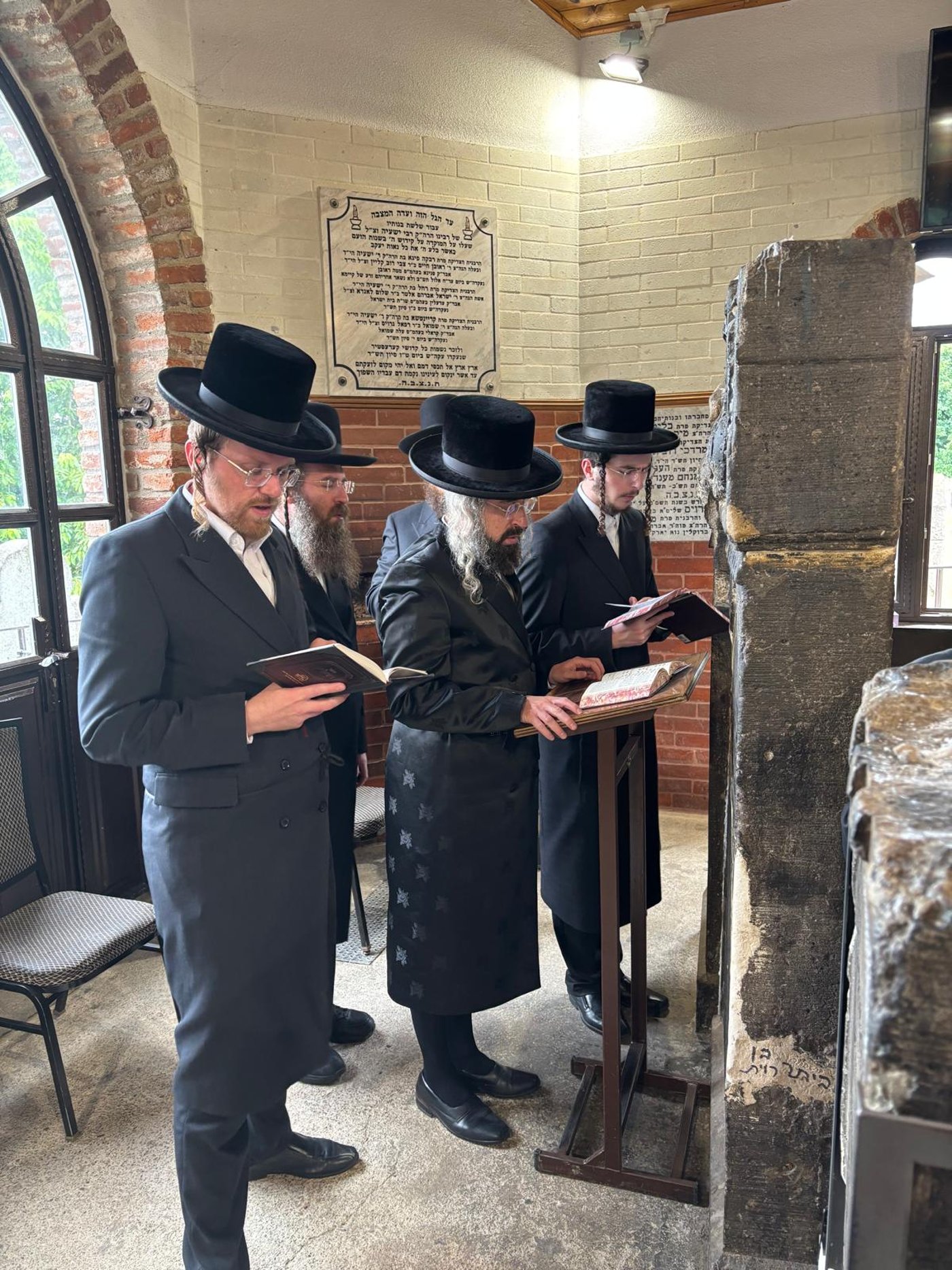 הרה״צ רבי יוסף בנימין ווייס במסע הקודש לאירופה