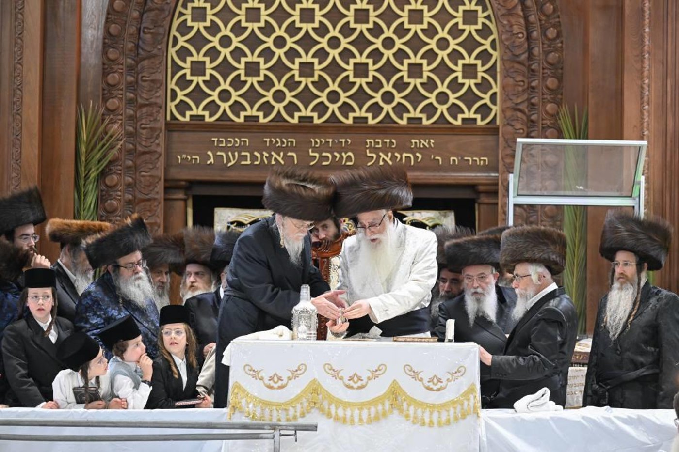 חג השבועות בחצה"ק צאנז
