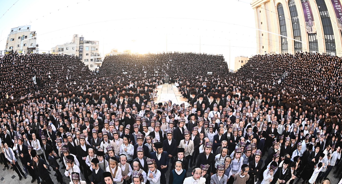 הכנסת ספר תורה לזכותו של האדמו"ר מבעלזא
