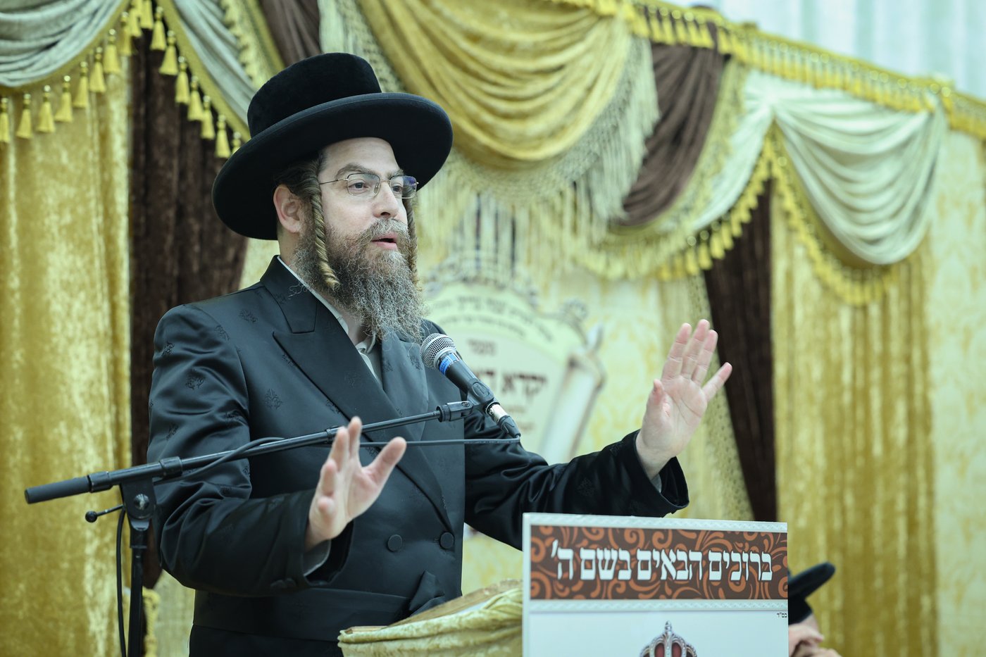 חלוקת פרסים בישיבת ויז'ניץ אשדוד