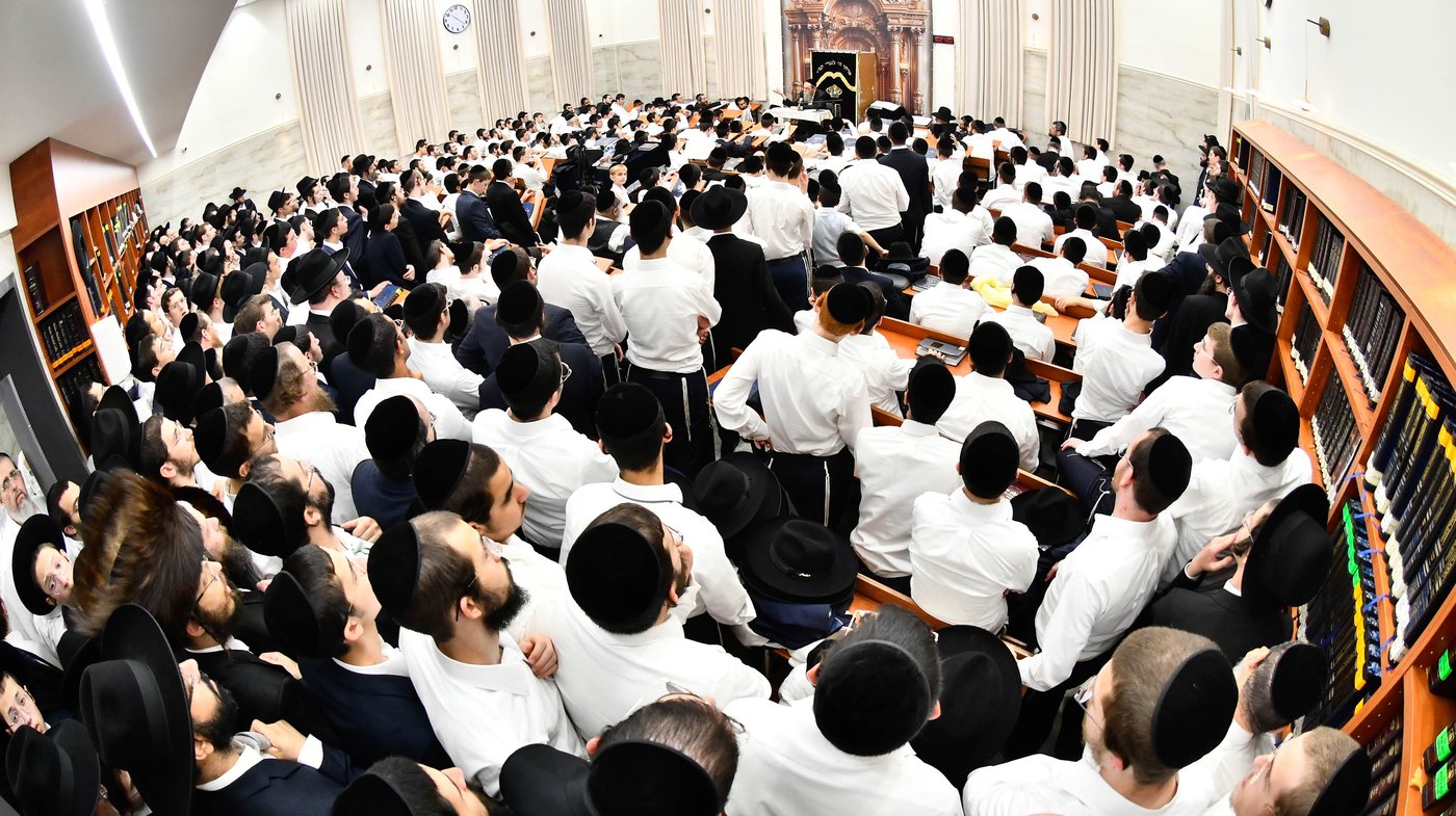 הגאון רבי ישראל בונים שרייבר בשיחה בבית השם