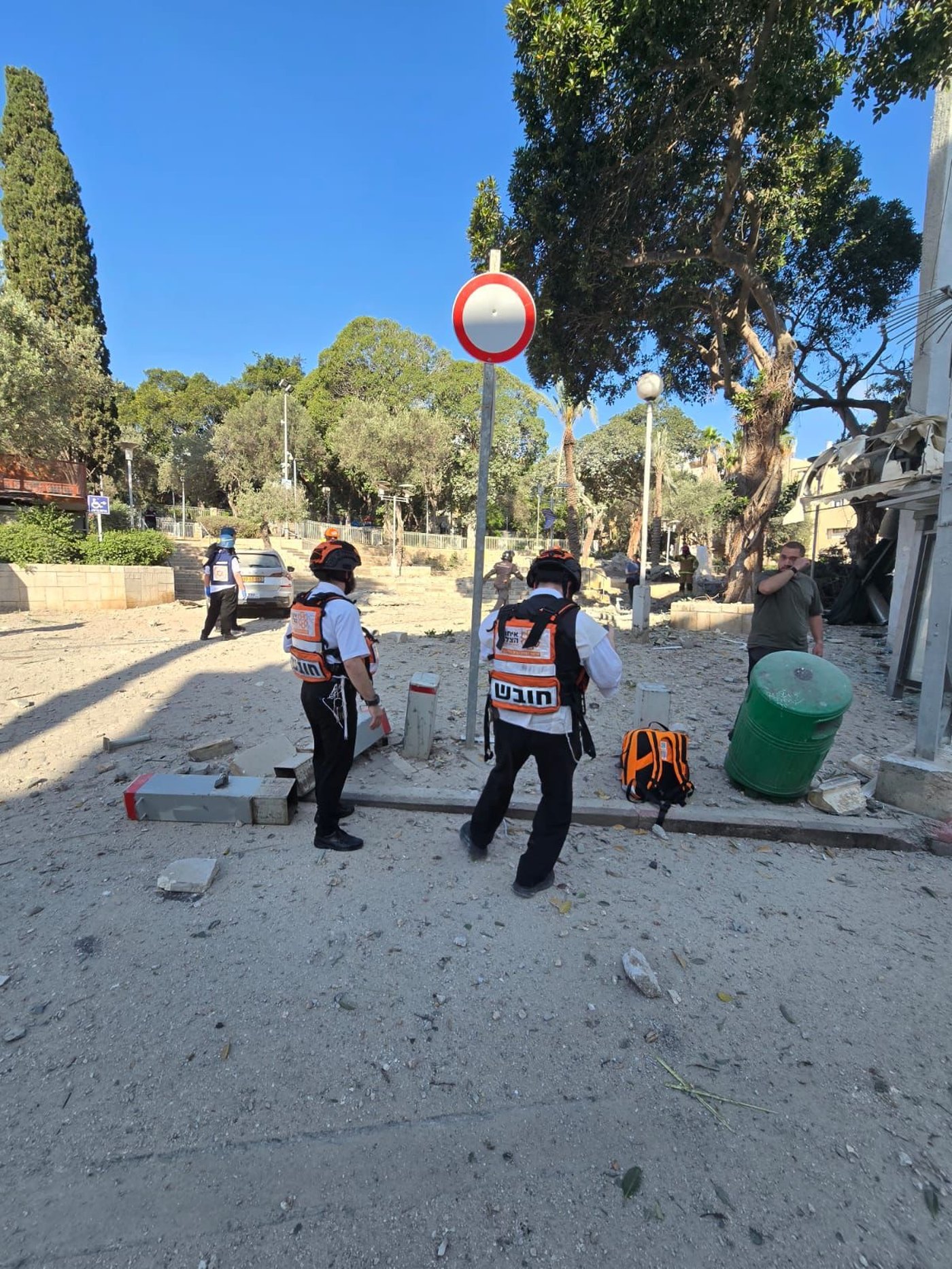 מתנדבי איחוד הצלה בזירות הנפילה