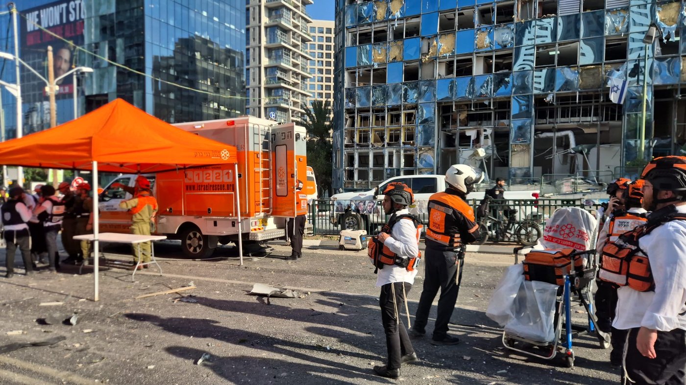 מתנדבי איחוד הצלה בזירות הנפילה