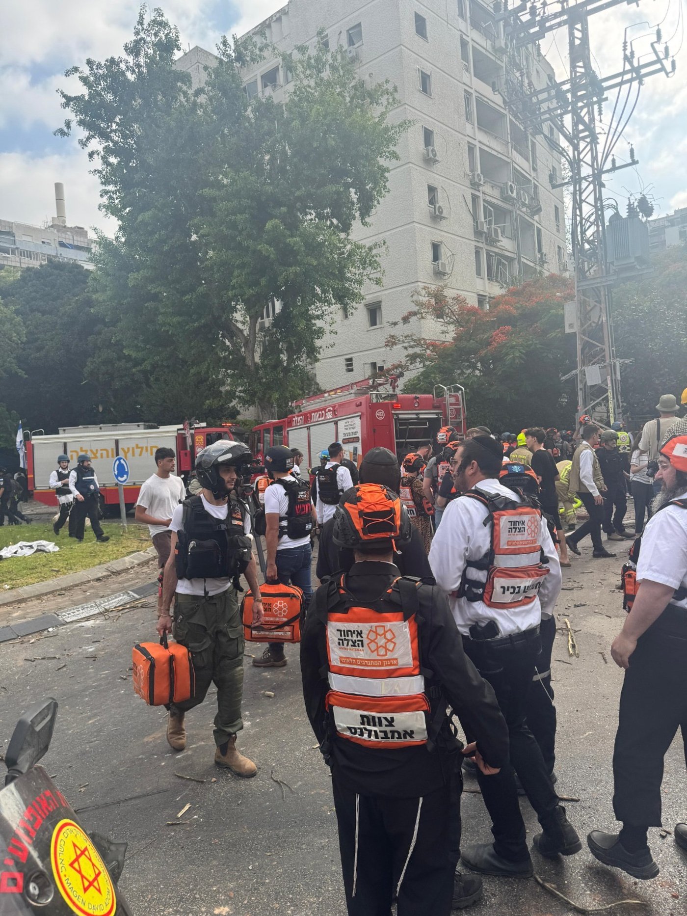 מתנדבי איחוד הצלה בזירות הנפילה