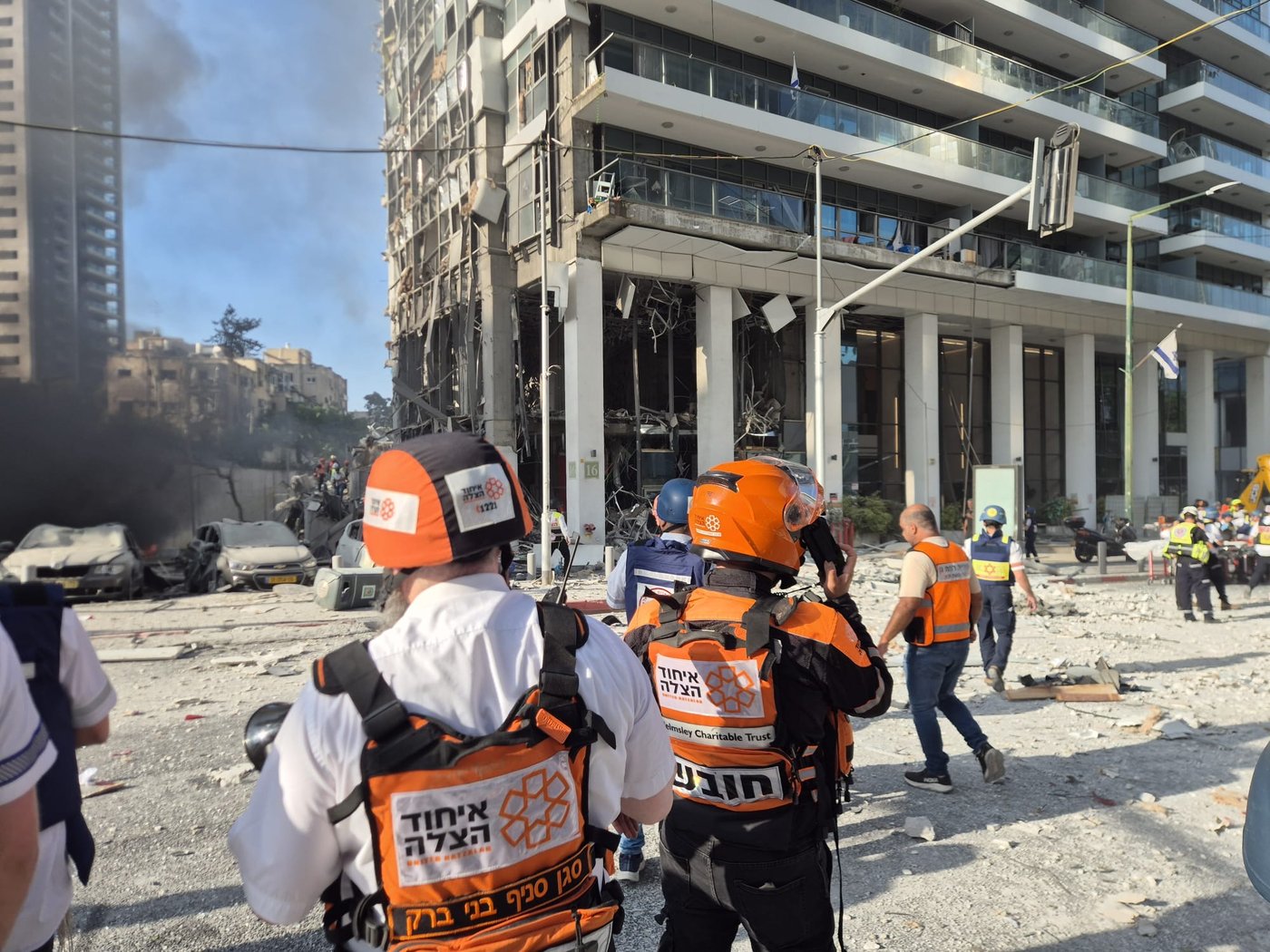 מתנדבי איחוד הצלה בזירות הנפילה