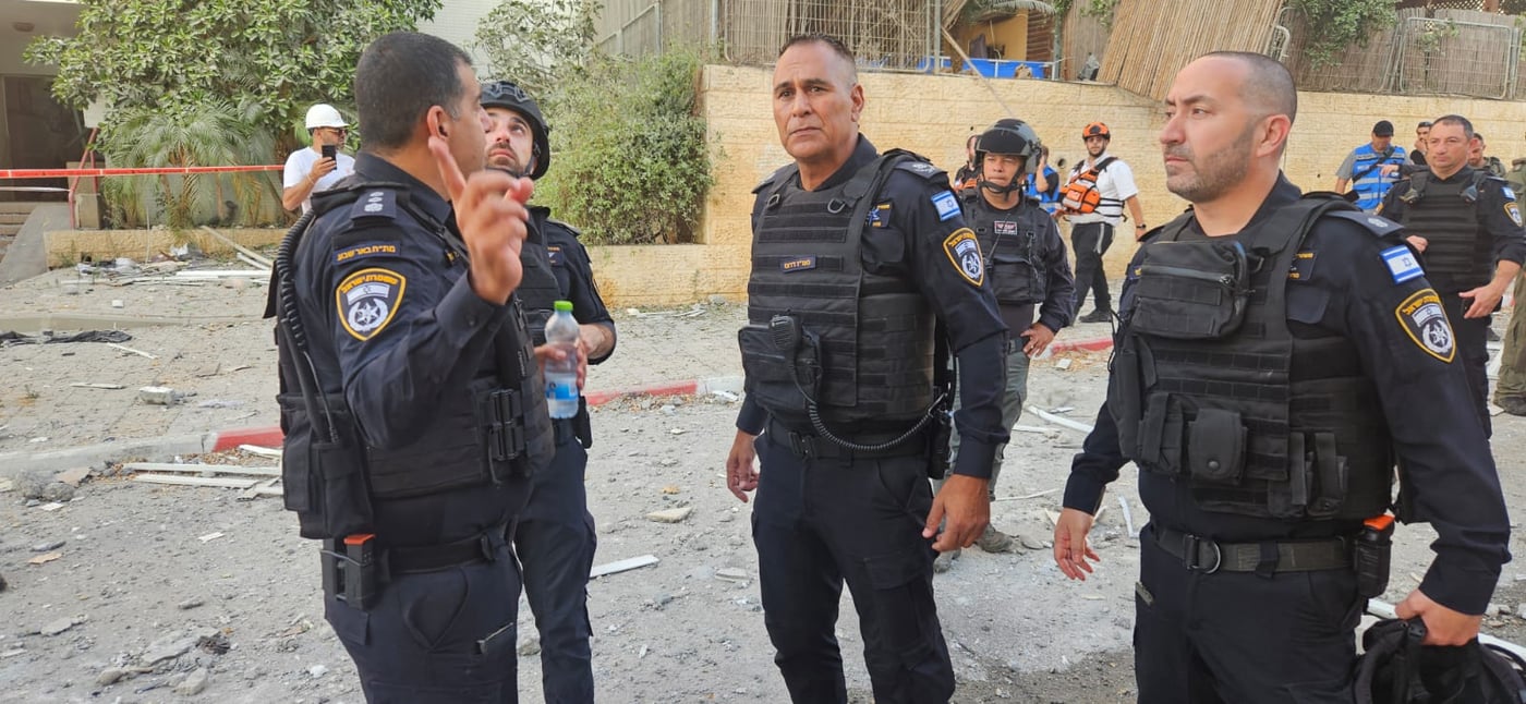 פעילות כוחות המשטרה בזירת הנפילה בבאר שבע