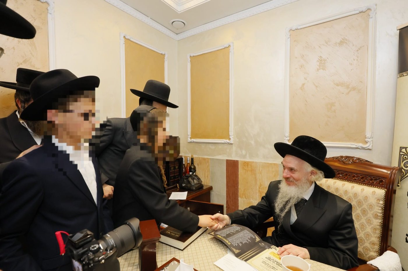 ילדי 'זה לזה' מתברכים אצל גדולי הדור לפני מעמד בר המצווה