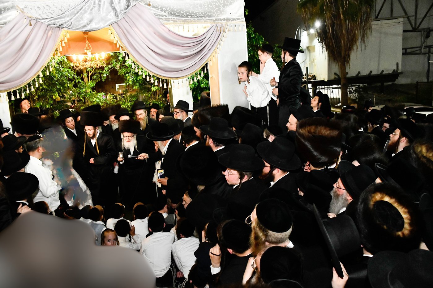 האדמו"ר מאמשינוב בחתונה בבני ברק