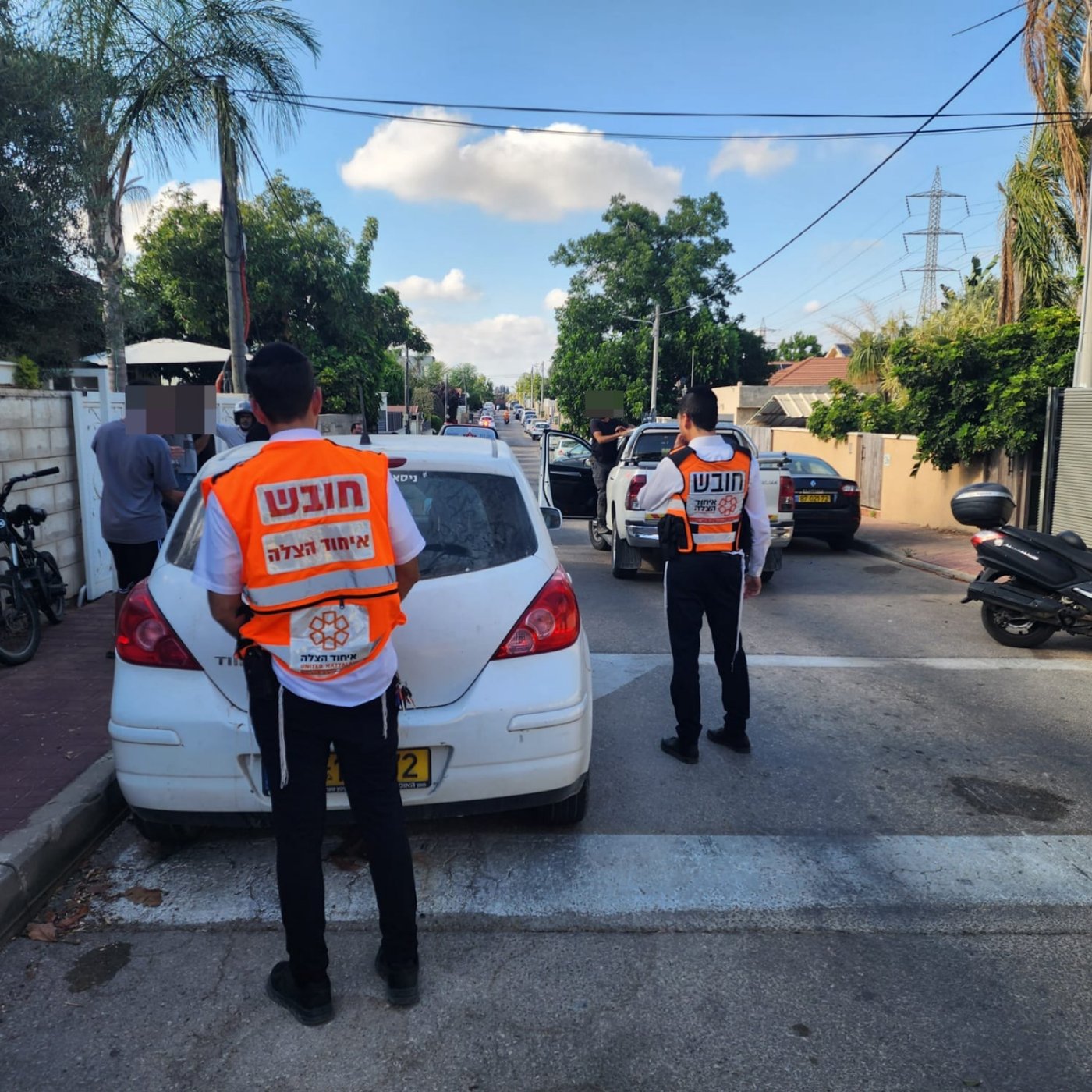 ילב בן 5 ותינוקת בת שנה וחצי - נמצאו במצב קשה בתוך רכב