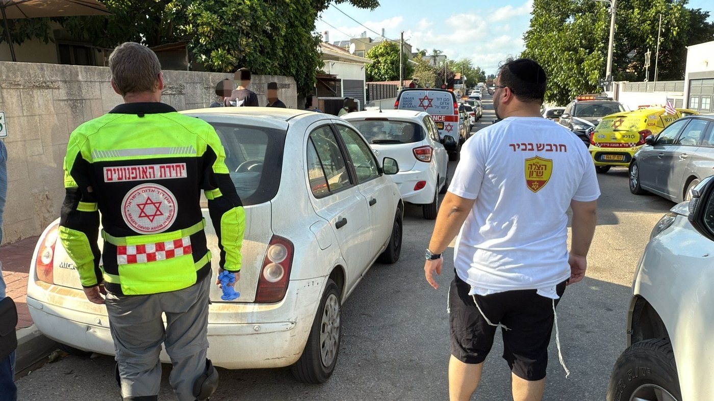 ילב בן 5 ותינוקת בת שנה וחצי - נמצאו במצב קשה בתוך רכב