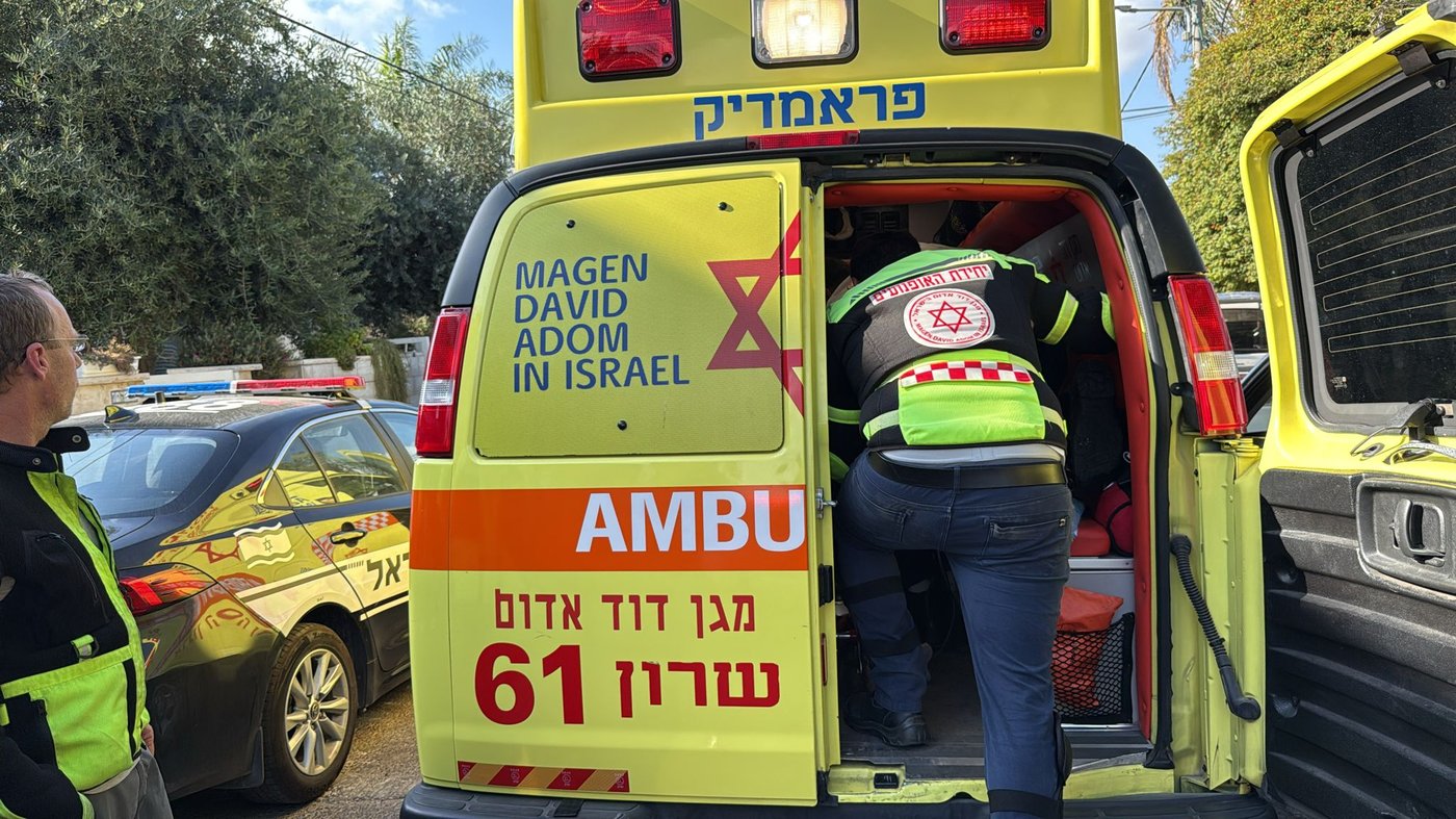 ילב בן 5 ותינוקת בת שנה וחצי - נמצאו במצב קשה בתוך רכב