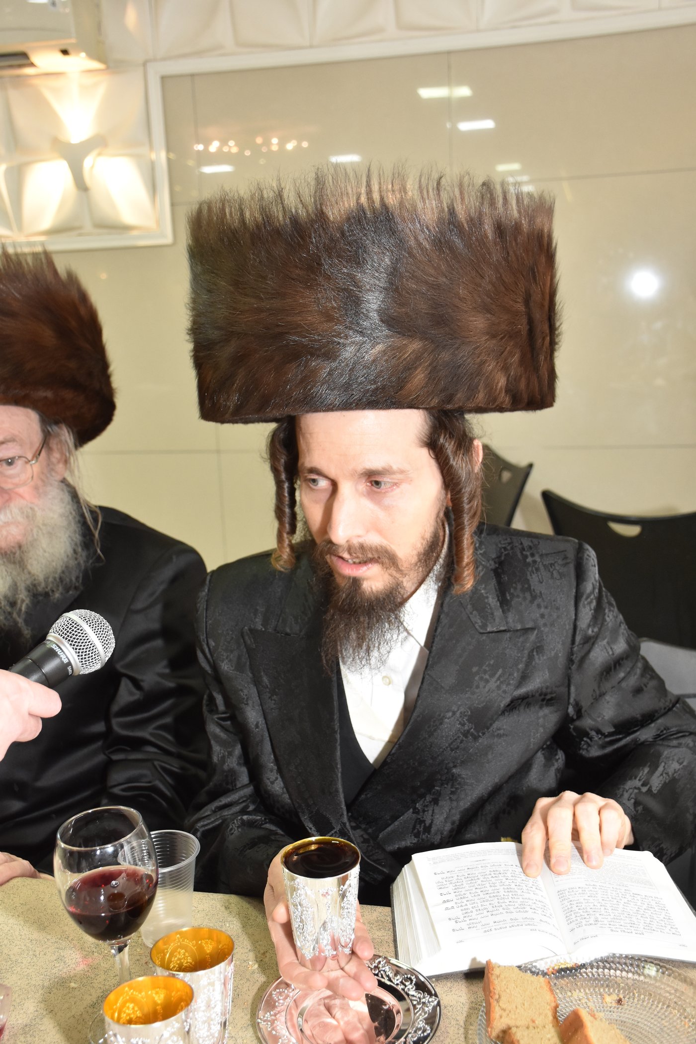 שמחת השבע ברכות לבן גאב"ד זוועהיל, ונכד הגה"צ רבי חיים צבי שפירא
