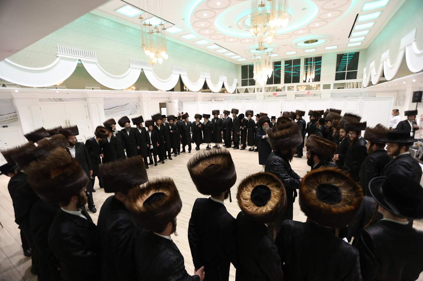 מסיבת 'נאכשפיל' בחצר טשערקאס הארנסטייפאל
