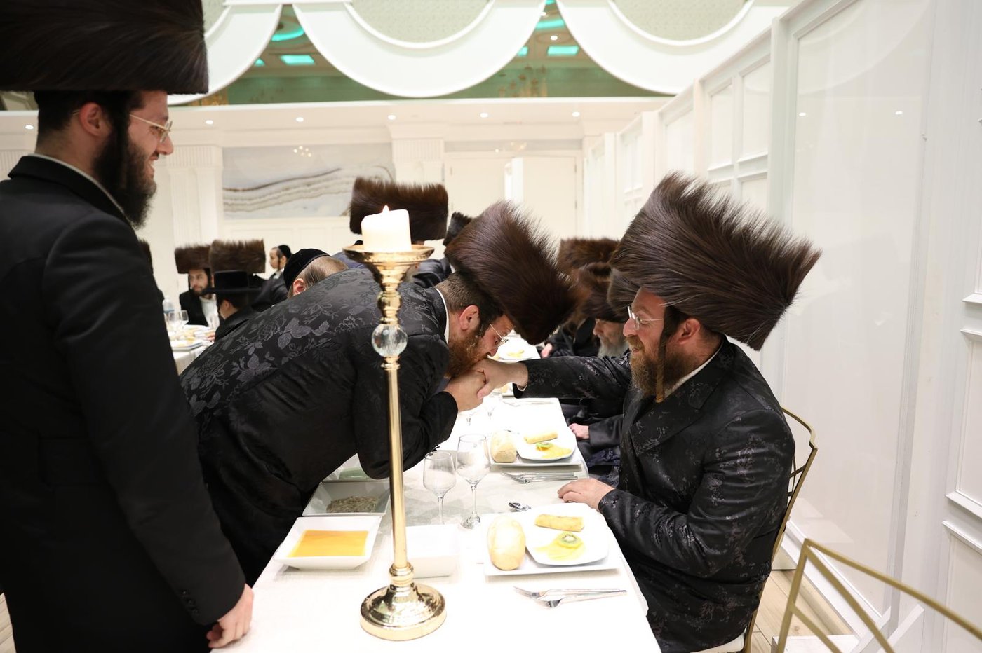 מסיבת 'נאכשפיל' בחצר טשערקאס הארנסטייפאל