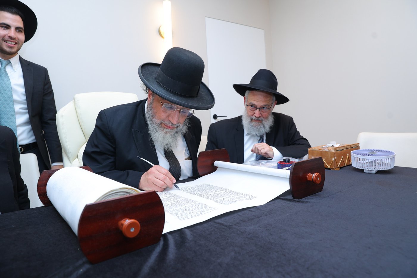 הכנסת ספר תורה לישיבת 'באר יצחק' 