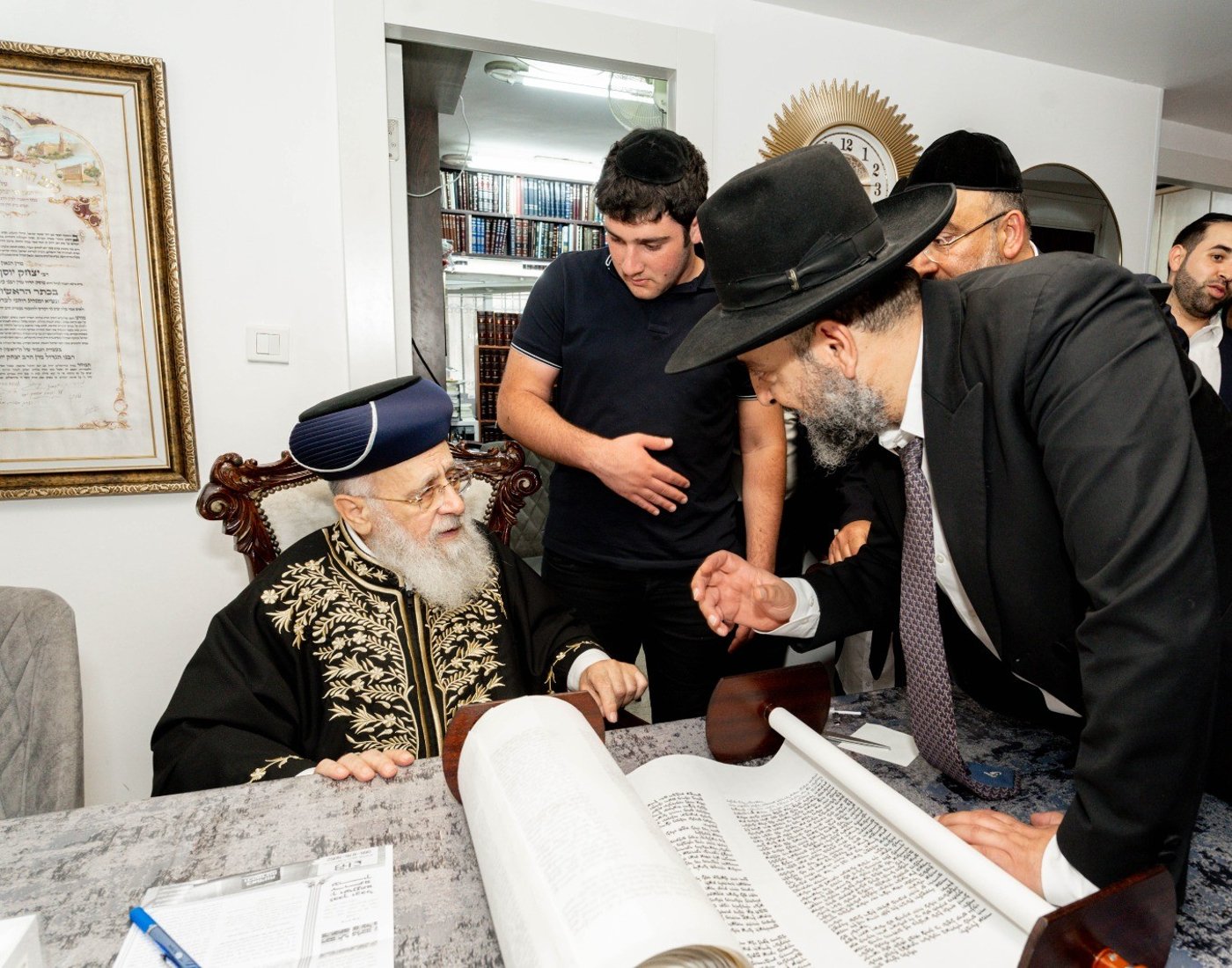 הראשל"צ הגר"י יוסף בכתיבת אותיות