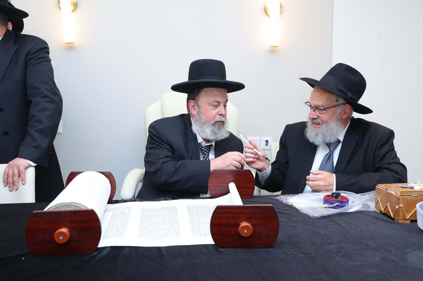 הכנסת ספר תורה לישיבת 'באר יצחק' 