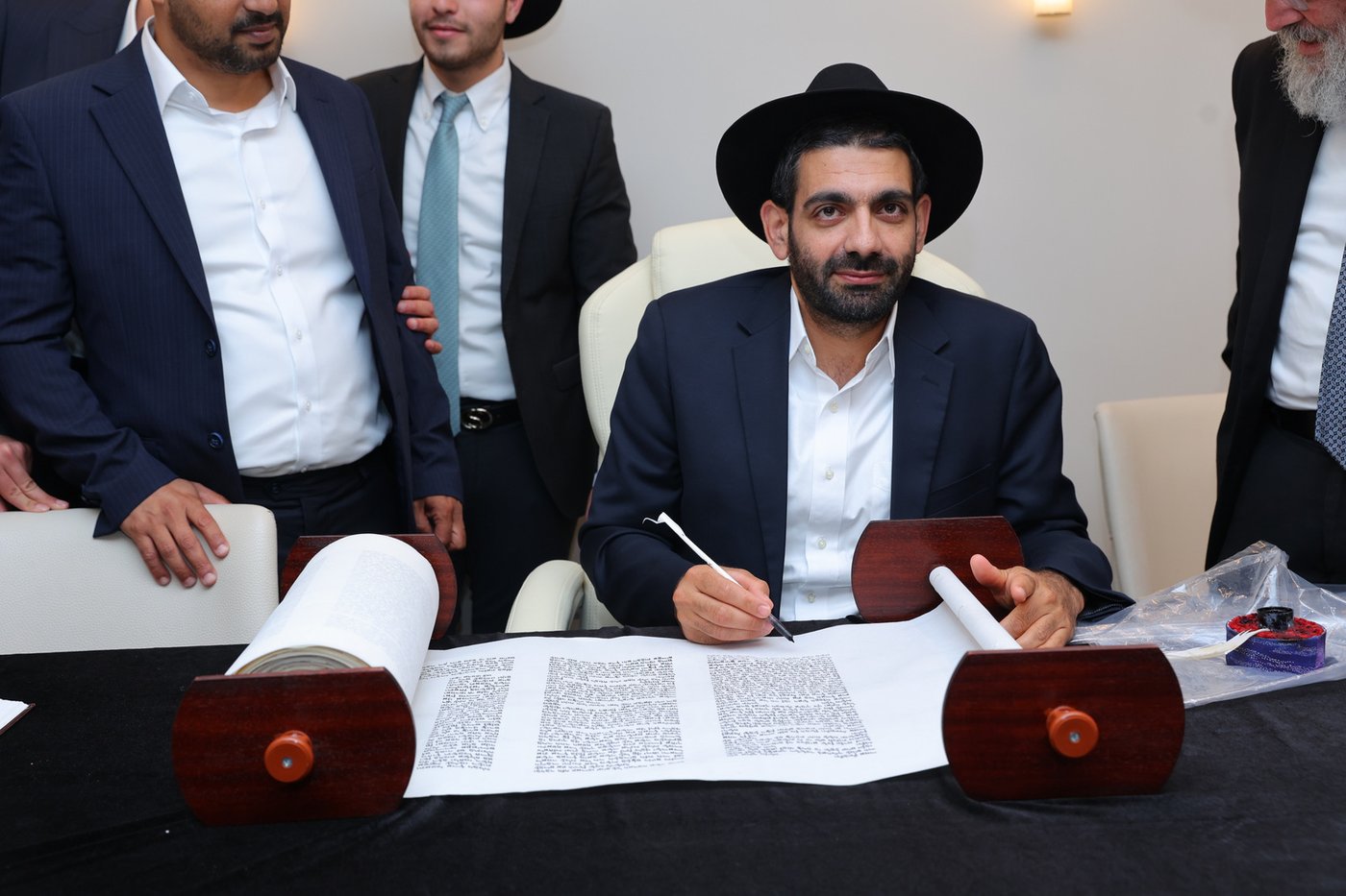 הכנסת ספר תורה לישיבת 'באר יצחק' 