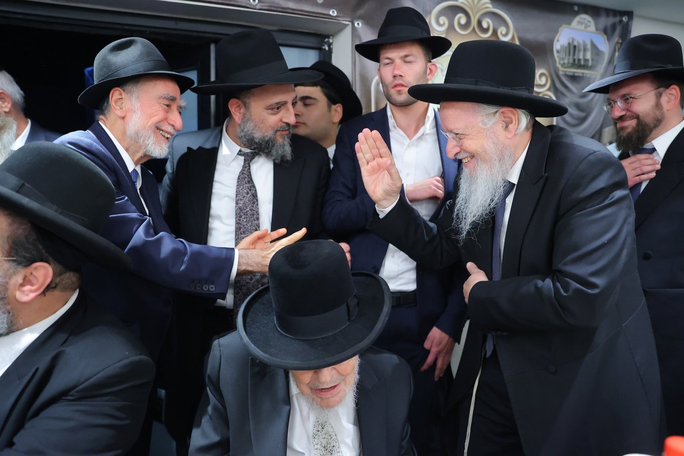 הכנסת ספר תורה לישיבת 'באר יצחק' 