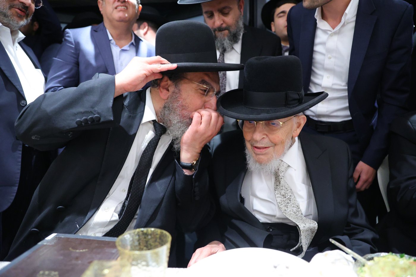 הגאון רבי יצחק אזרחי בסעודת המצווה