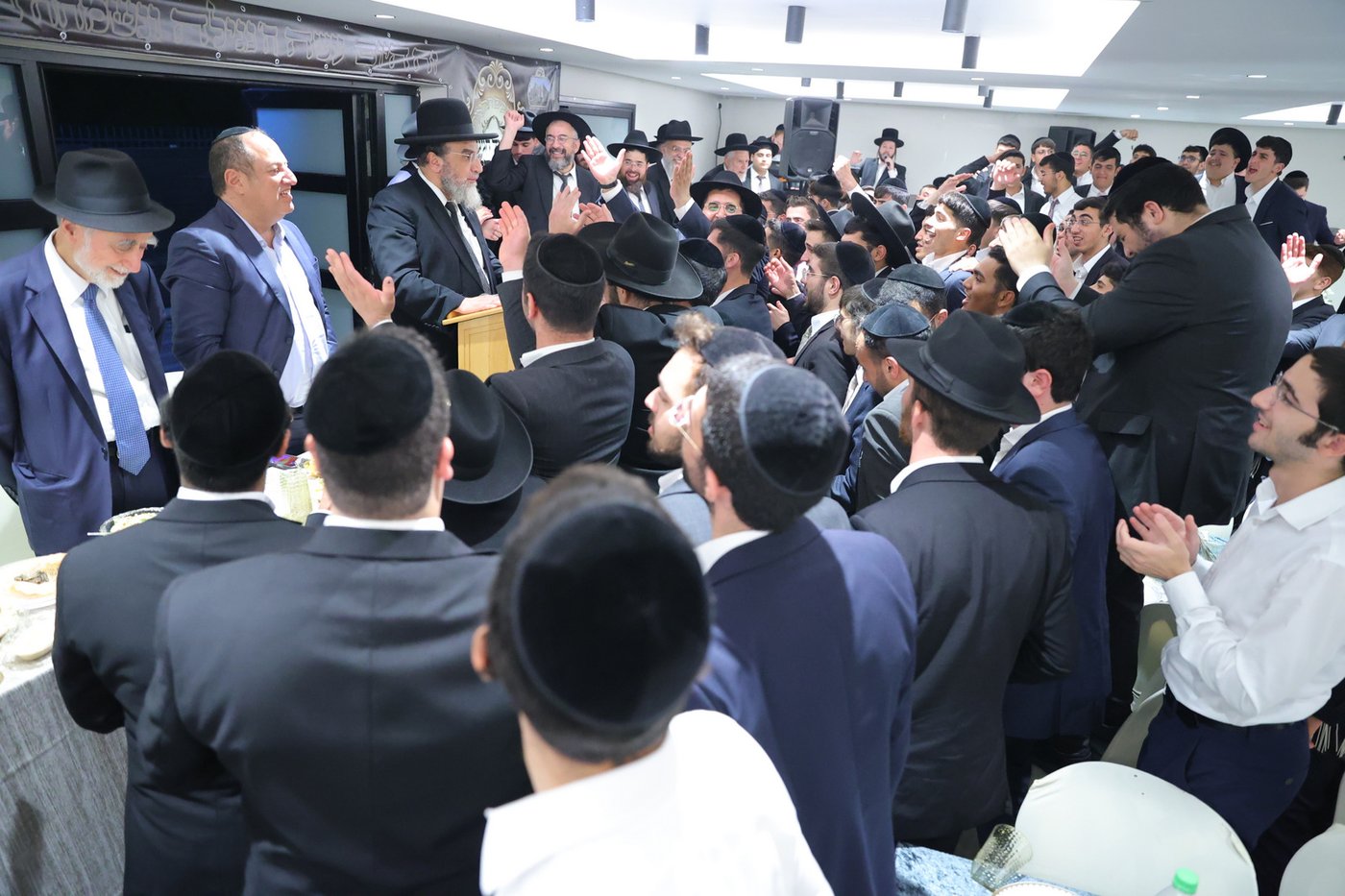 הכנסת ספר תורה לישיבת 'באר יצחק' 