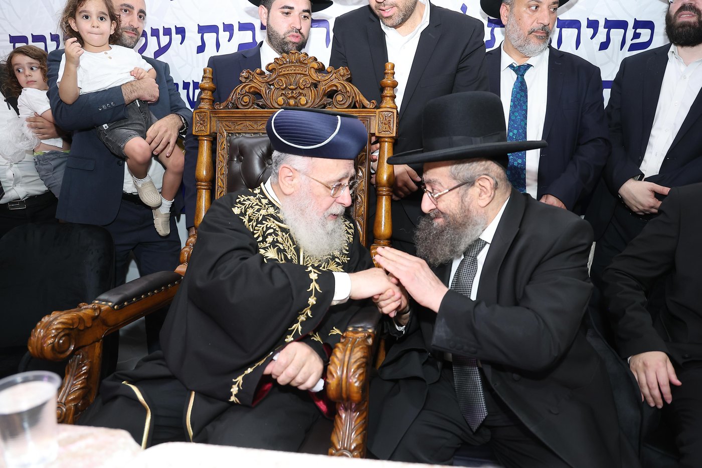 הראשל"צ הגר"י יוסף בביקור בשכונת הסופרים