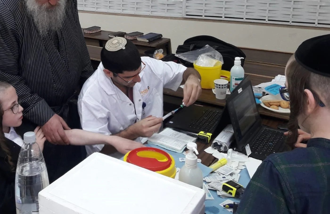 חרדים מתחסנים נגד חצבת. אילוסטרציה