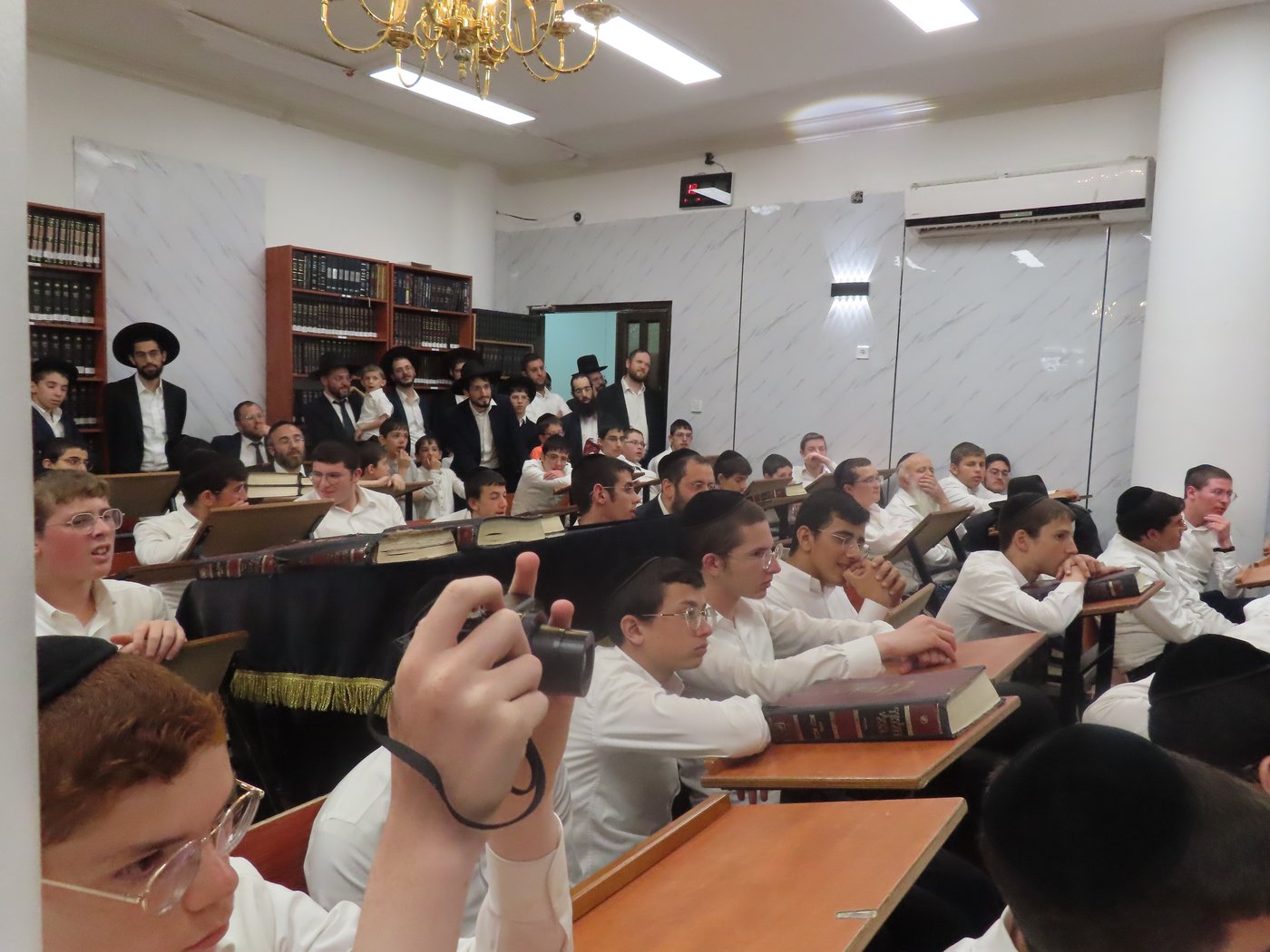 הילולת הגרי"ש אלישיב זצוק"ל אצל חתנו הגר"י זילברשטיין 