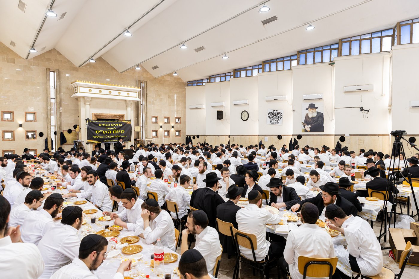 סיום הש"ס בישיבה גדולה בכפר חב"ד