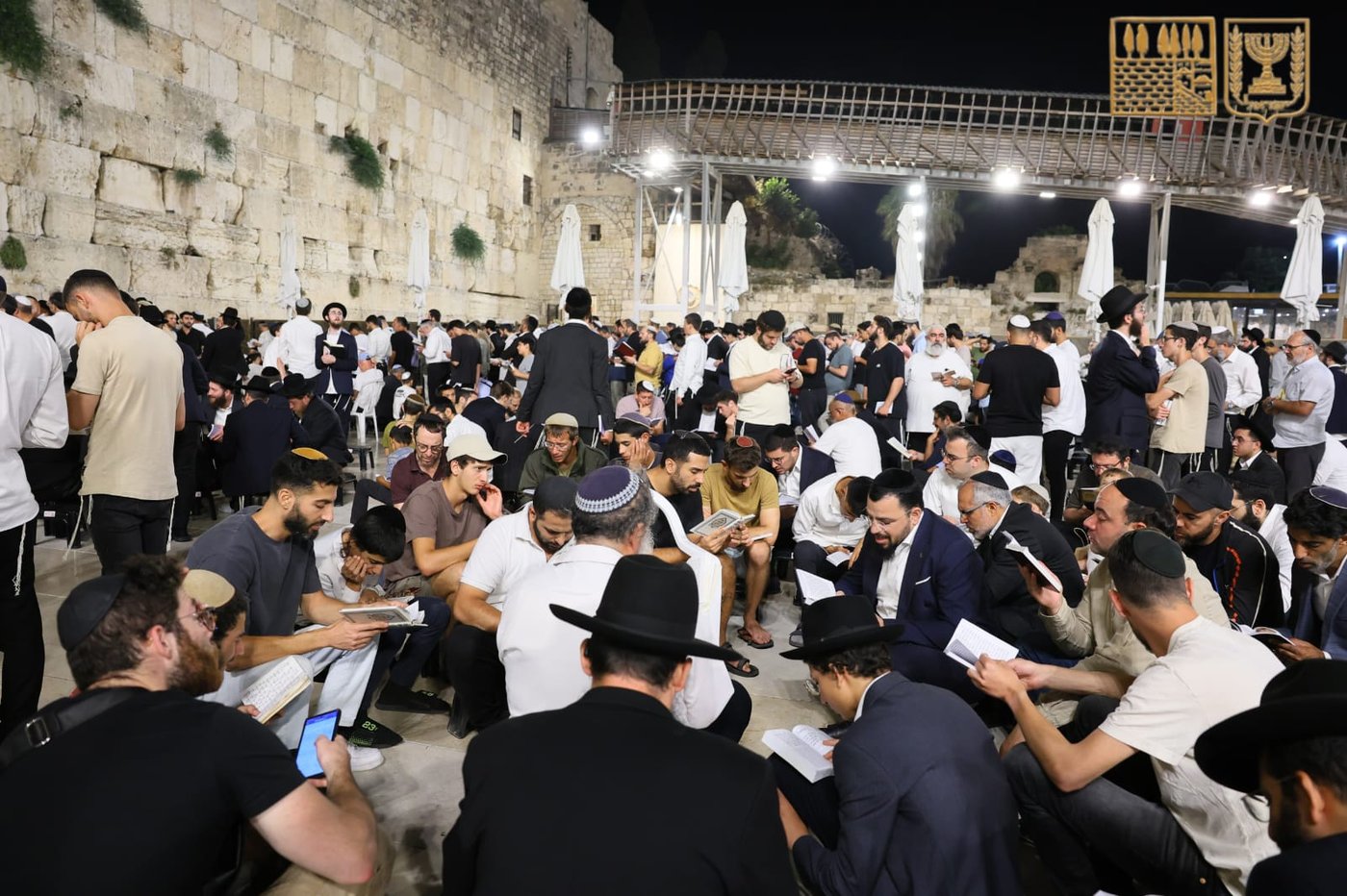 ליל תשעה באב ברחבת הכותל המערבי