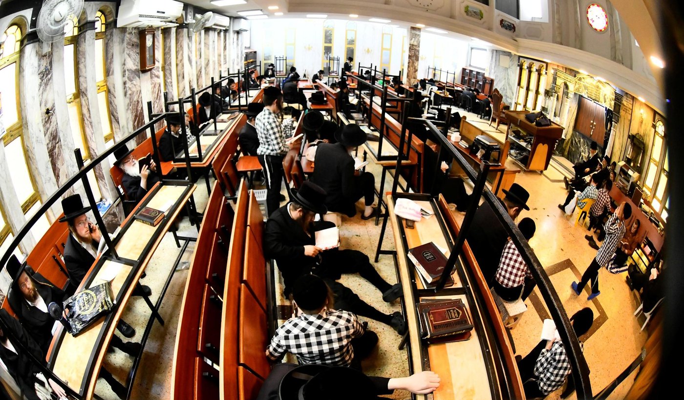 תשעה באב בחצה"ק שומרי אמונים
