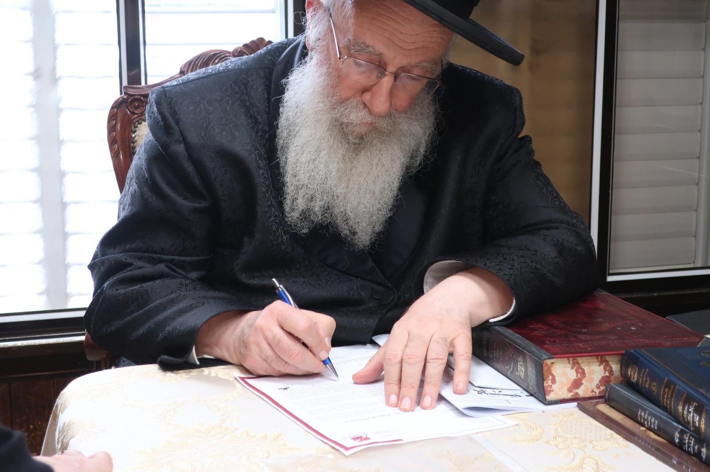 הרבנים מצטרפים לקריאת יד לאחים: להזהיר גדולים על הקטנים במיוחד בימי בין הזמנים