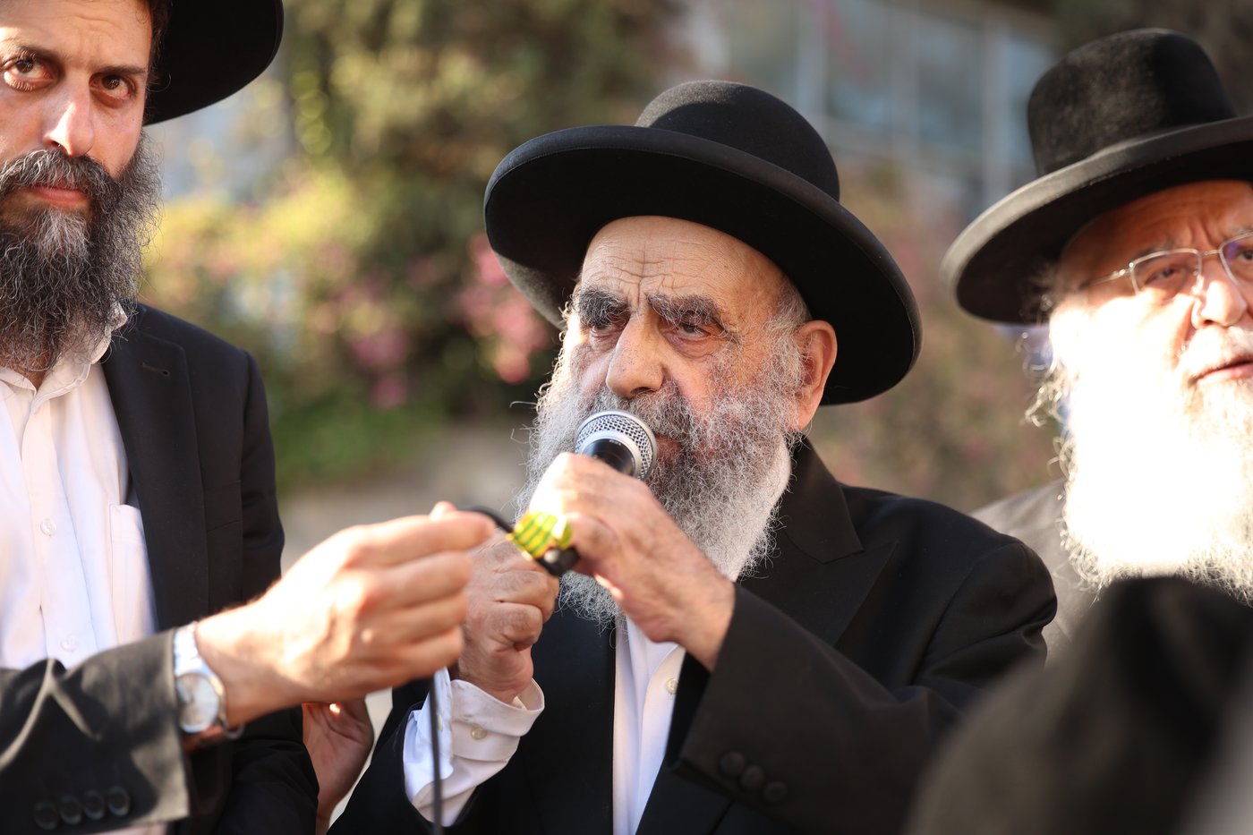 עצרת האלפים בירושלים נכח גזירת הגיוס בראשות גדולי ישראל