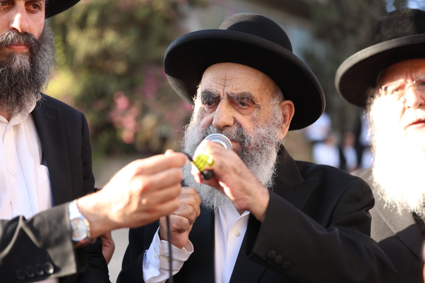 עצרת האלפים בירושלים נכח גזירת הגיוס בראשות גדולי ישראל