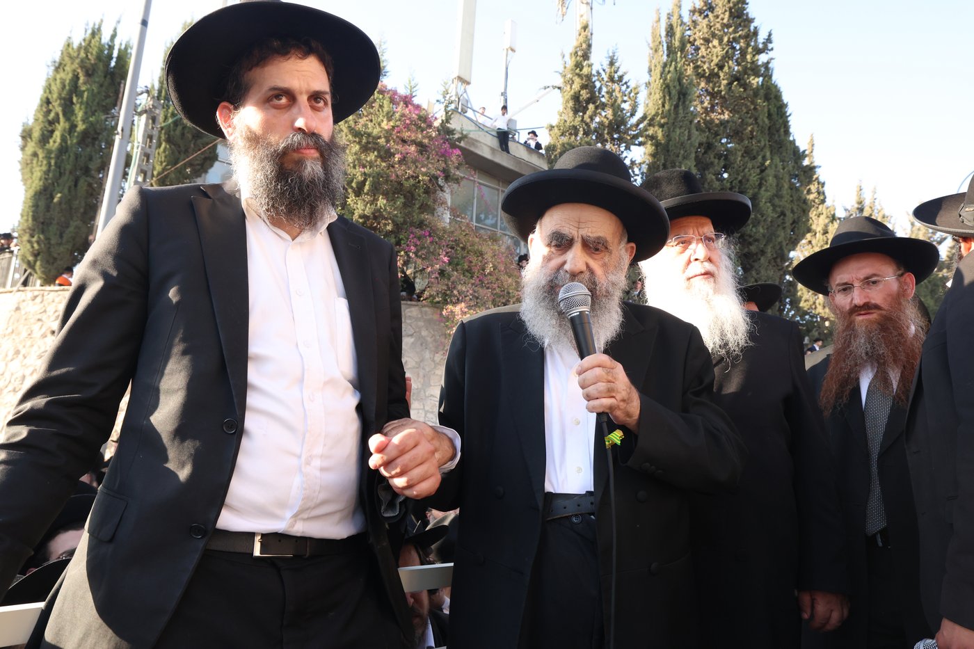 עצרת האלפים בירושלים נכח גזירת הגיוס בראשות גדולי ישראל